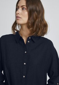 Fransa FRFAMADDIE - Blúzka so zapínaním na gombíky - navy blazer