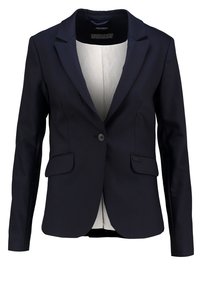 Blazer bleu marine foncé à un bouton, avec revers, deux poches avant à rabat et doublure intérieure claire, adapté pour une tenue formelle.