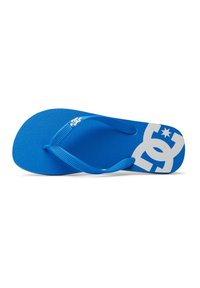 Sinikumi flip-flop, jossa on teksturoitu pohja ja siniset hihnat. Pohjassa on suuria valkoisia logoja ja tähtiä. Rentoa kesäjalkinetta.