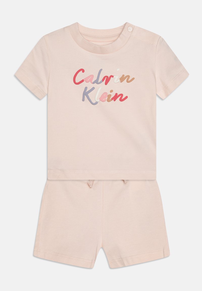 Calvin Klein Jeans - COLOUR LOGO UNISEX SET - Shorts - silver peony, Vergrößern