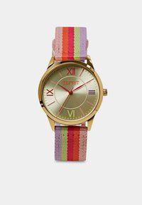 Goldfarbene Uhr mit Ziffernblatt in hellgrün, römischen Ziffern und einem mehrfarbigen, gestreiften Stoffarmband in Pink, Rot, Orange und Grün.