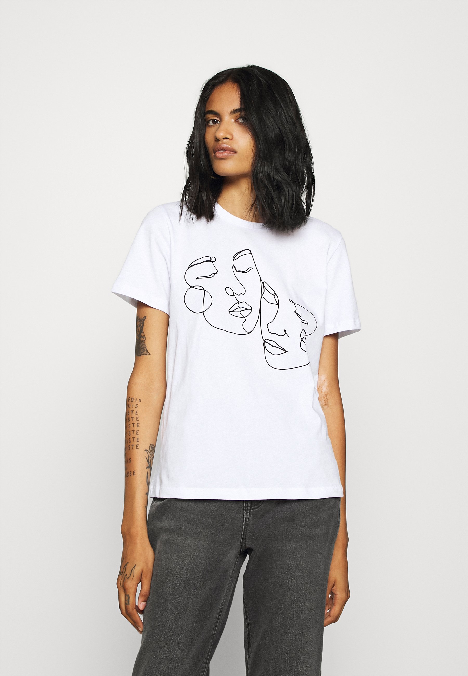 Hvite T skjorter & topper | Dame | Nye overdeler på Zalando Hvite T skjorter & topper | Dame | Nye overdeler på Zalando