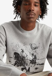 Levi's® RELAXED GRAPHIC CREWNECK SWEATSHIRT - Sweatshirt - space cowboy