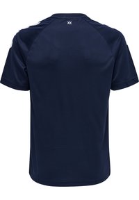 Granatowa koszulka sportowa z krótkim rękawem, gładka w dotyku, z okrągłym dekoltem. Zawiera subtelne logo na plecach.