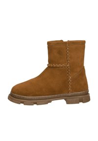 Bruine suède enkelboot met een gestikt detail, rubberen zool, ronde neus en een korte, rechte schacht. Glad oppervlak en stevige constructie.