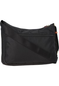 Borsa a spalla nera in nylon con superficie texture, dotata di una lunga tracolla regolabile e di una tasca con zipper sul davanti.