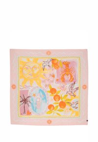 Foulard quadrato in seta di un rosa pastello con sole, astice, arance, palme e uccelli in colori vivaci, con bordi e motivi decorativi.