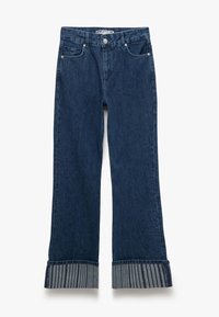 Jeans de mezclilla de denim azul oscuro con un diseño acampanado, que cuentan con un puño a rayas, un diseño estándar de cinco bolsillos y cierre de botón.