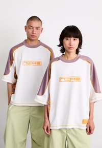 Nike Sportswear - UNISEX - Tricou cu imprimeu - white/taupe grey/sundial Imagine miniatură 1