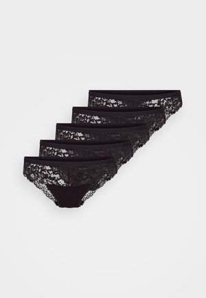 Schwarzes Spitzenunterwäsche-Set mit floralem Muster, ausgestattet mit einem weichen Bund und gewellten Kanten, angeordnet in einem Stapel von fünf.