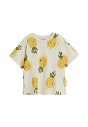 Kortærmet beige børnet-shirt med smilende ananas og grønne blade, med teksten "I'M PINE, THANKS." gentaget på stoffet.