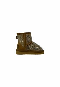 Stivale alla caviglia in suede marrone decorato con piccole cristalli scintillanti, con punta tonda, suola in gomma resistente e linguetta sul retro.
