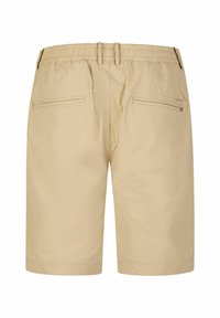 Shorts beiges en matériau léger, dotés d'une taille avec cordon de serrage, de deux poches arrière et d'un détail de logo discret.