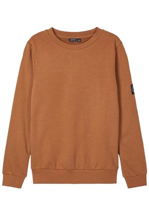 Brązowy sweatshirt z okrągłym dekoltem, długimi rękawami, ściągaczami na mankietach i u dołu oraz małą czarną metką po lewej stronie. Miękka tekstura.