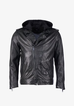 Czarna skórzana kurtka z odpinanym czarnym kapturem, ukośnym zamkiem błyskawicznym i dwoma przednimi kieszeniami, charakteryzująca się gładką fakturą i dopasowanym krojem.