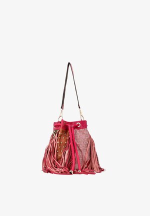 Pink-braune Bucket-Bag mit Fransen, genietetem Leder, Tweed-Panel und langem verstellbarem Schulterriemen.