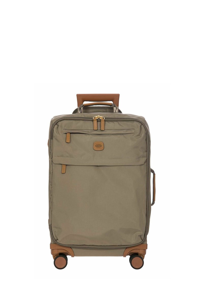 Valigia a rotelle in tessuto verde oliva con una maniglia superiore e dettagli in pelle beige. Presenta due zip frontali e quattro ruote per la mobilità.