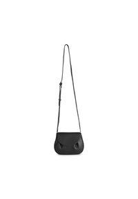 Svart läder crossbody-väska med en böjd form, veckad frontdetalj, justerbar rem och slät yta.
