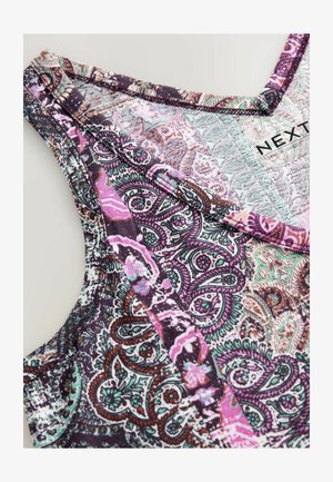 Multikleurige slouch jurk met ingewikkelde paisleypatronen in paars, turquoise en bruin. Zachte stof met een brede halslijn.