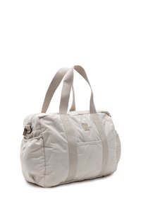 Beige, gevoerde sporttas met dubbele handgrepen aan de bovenkant, subtiel textuurpatroon, buitenvak en een logo-label aan de voorkant. Duurzame stof.