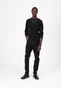 Calvin Klein WAFFLE STRUCTURE - Maglione - black