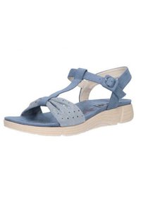 Sandal in blu chiaro con tomaia texturizzata, fibbia regolabile, design a T, e soletta imbottita. Presenta una suola a zeppa e dettagli perforati.