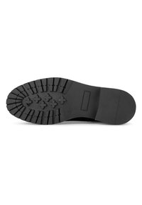 Semelle de chaussure en caoutchouc noir avec des motifs de semelle proéminents. Présente un talon lisse et une surface texturée pour une adhérence et une durabilité.
