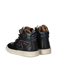Baskets montantes en cuir noir avec un col en motif zèbre multicolore brillant et des accents pailletés. Semelle en caoutchouc couleur crème.