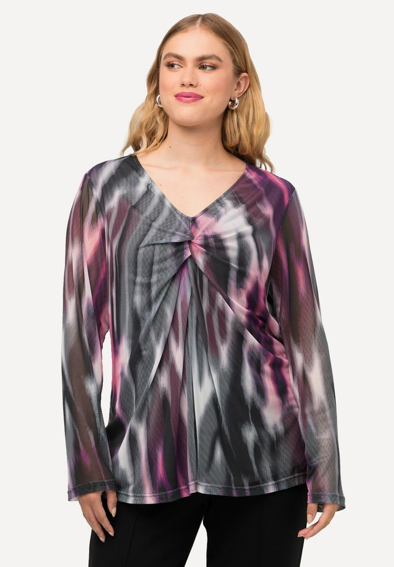 Langærmet bluse i sort, hvid og lilla tie-dye mønster med V-hals og rynkedetalje foran, tekstureret stof, afslappet pasform.