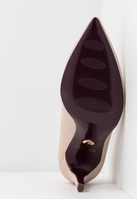 Tamaris Heart & Sole Decolleté - nude