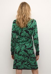 Cream MOLLIA - MOLLIE FIT - Abito in maglia - green leaves print