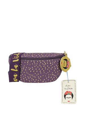 Marsupio viola con macchie gialle, cerniera e strap con la scritta "Viva la Vida.". Le etichette presentano un volto stilizzato di Frida Kahlo con fiori.