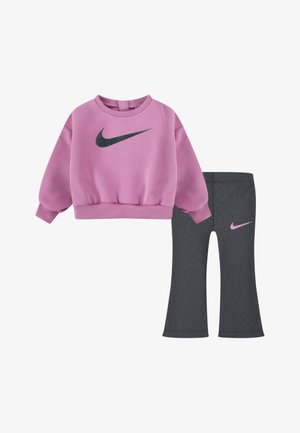 Nike Sportswear SPIRIT SET - Sweatshirt - vintage green,pink