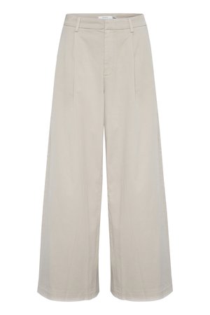 Pantaloni largi de culoare bej deschis, confecționați dintr-un material neted, având talie înaltă, două pliuuri frontale și margini curate, cusute.