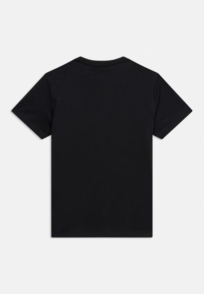 Μαύρο κοντομάνικο t-shirt με στρογγυλή λαιμόκοψη, εμφανιζόμενο από πίσω σε απλό ανοιχτό γκρι φόντο.