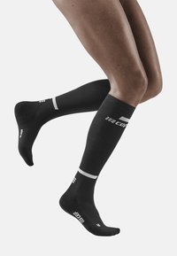 CEP - THE RUN COMPRESSION SOCKS KNEE-HIGH WOMEN - MADE IN GERMANY - Kniekousen - black Miniatuurafbeelding 1