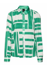 Blouse boutonnée à manches longues avec rayures géométriques vertes et blanches, col en satin et poignets, présentant une texture de tissu plissé.
