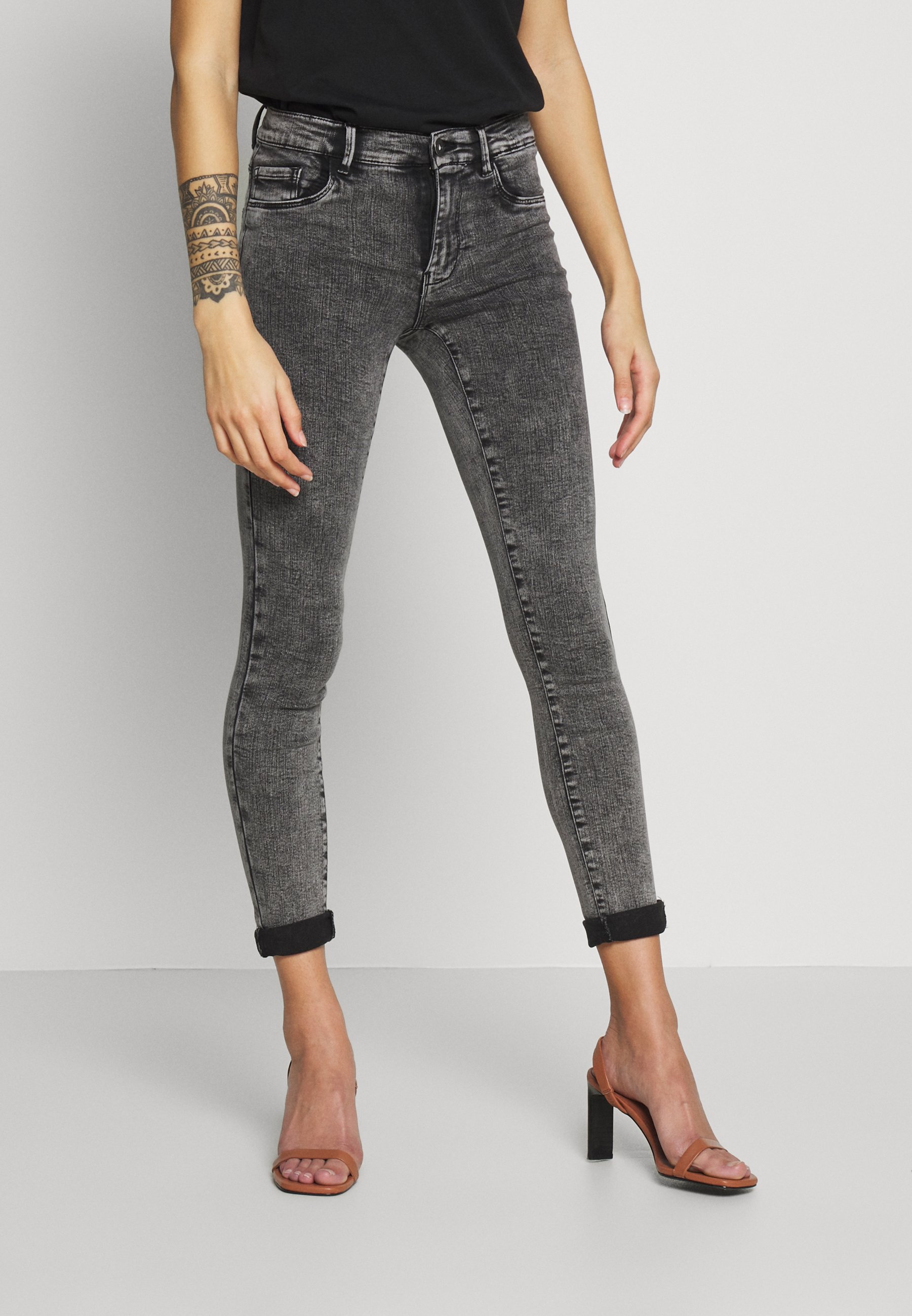 ONLY Petite ONLRAIN ACID WASH - Jeans 