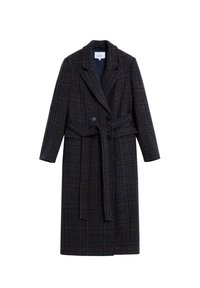 Abrigo de cuadros oscuros con cintura ceñida por un cinturón, solapa de muesca y dos botones. Fabricado en lana texturizada, con acentos en azul y marrón.
