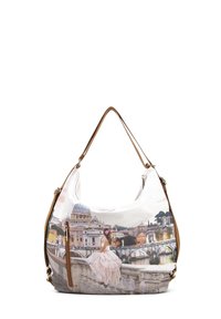 Borsa hobo con un esterno bianco texturizzato che presenta un design panoramico stampato. Spallaccio marrone e dettaglio della zip sul lato.
