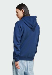 adidas Originals ESSENTIAL - Felpa con cappuccio - night indigo
