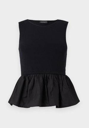 Top preto sem mangas com parte superior canelada e parte inferior peplum rodada e franzida. Textura suave com cor sólida por toda a peça.