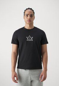 Peak Performance EXPLORE GRAPHIC TEE - Camiseta estampada - black