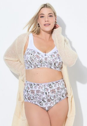 Ensemble de soutien-gorge à motif floral blanc et culotte taille haute avec des accents rose clair. Tissu doux, bretelles larges et détail bouton sur le soutien-gorge.