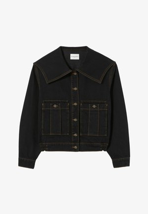 Veste en denim noir avec grand col pointu, devant à boutons, deux poches à rabat et surpiqûres contrastantes orange sur les manches longues.