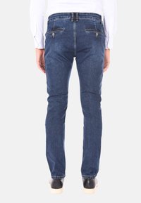 Jeans slim-fit in denim blu scuro, design a cinque tasche, con dettagli di cucitura sottili e chiusura con zip, rifiniti con orlo standard.