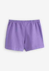 Lila bomullsshorts med elastisk midje. Slät textur och enkel design, utan mönster eller detaljer.