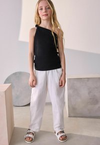 Next REGULAR FIT czarny