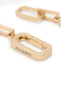 Guld metal kædlink med en ottekantet form og poleret finish. Er udstyret med det indgraverede "ALLSAINTS" logo og en sikker låsemekanisme.