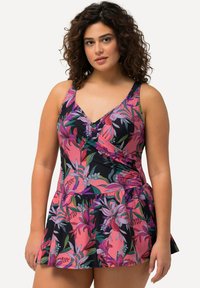 Maillot de bain avec une jupe évasée à motifs floraux rose, noir et vert, doté d'un décolleté en V et de larges bretelles. Fabriqué à partir d'un tissu extensible.